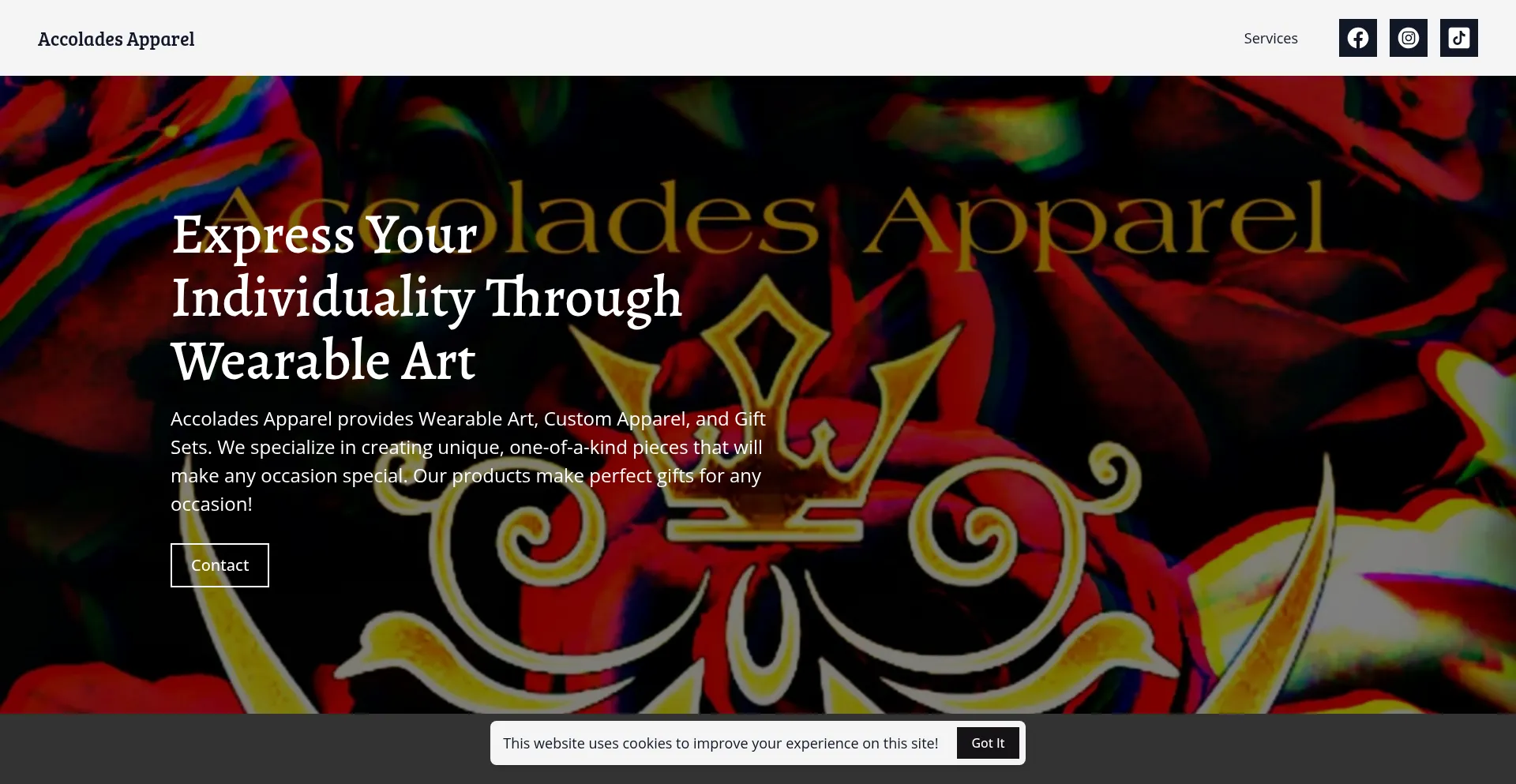 Website screenshot of Accoladesapparel.com